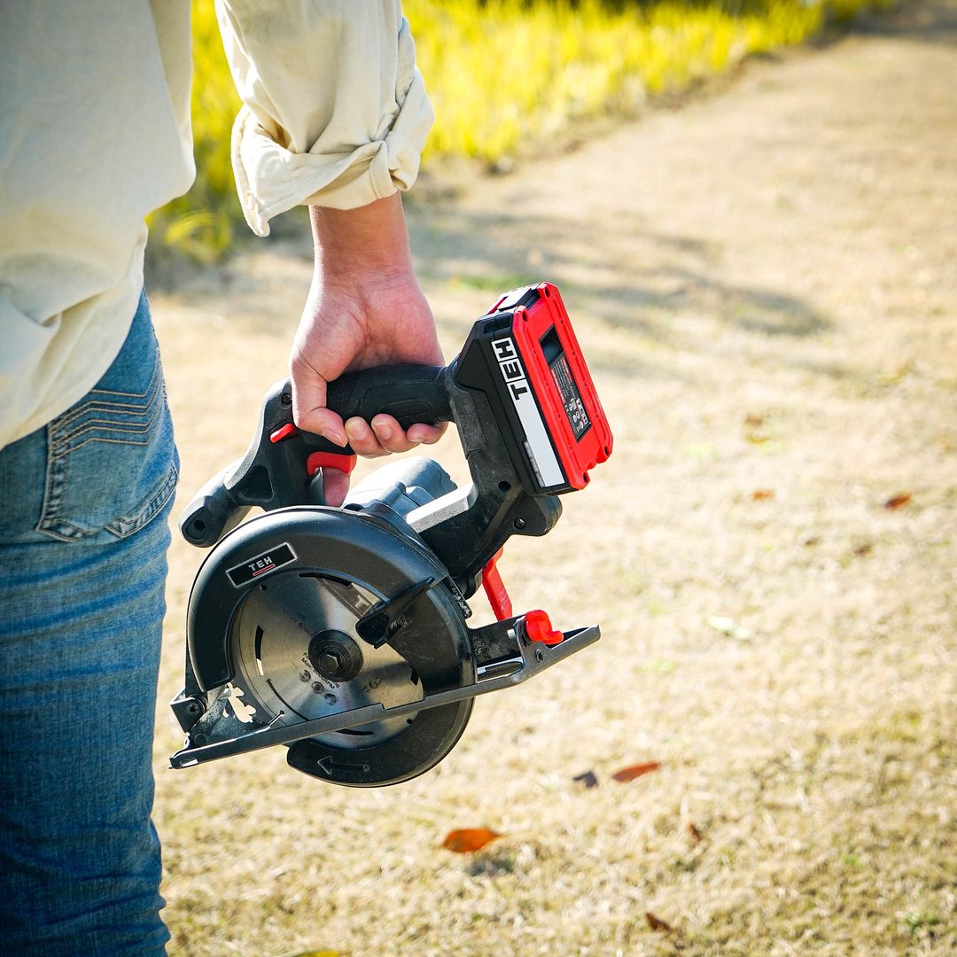 Sierra Circular Inalámbrica 20V 6-1/2" 165mm + 1 Batería 4,0Ah + Cargador TEHTOOLS
